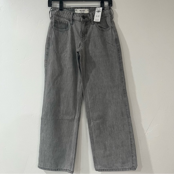 Hollister Low-Rise Baggy Jeans - Picture 2 of 8